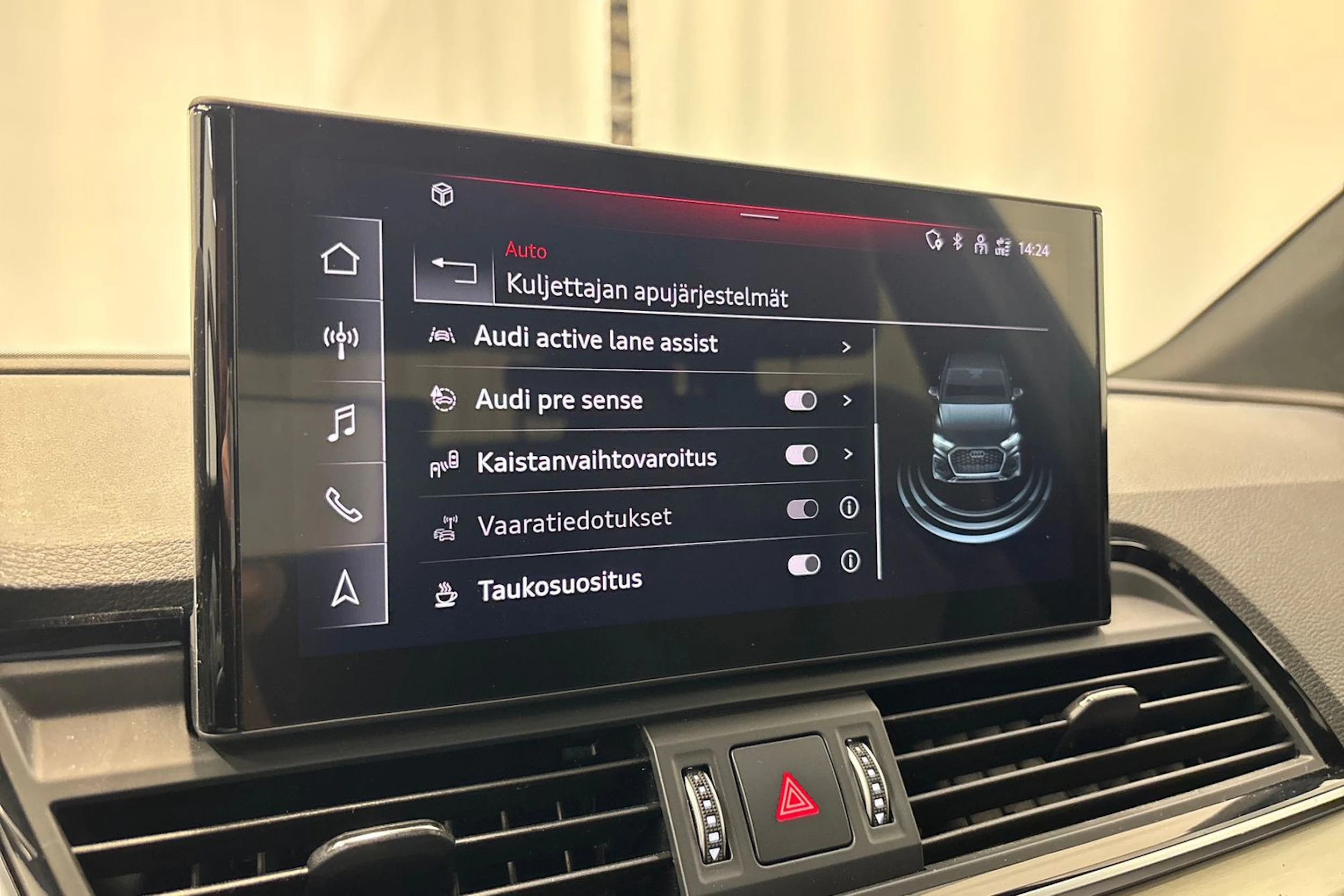 musta Audi Q5 2023 kuva 26.