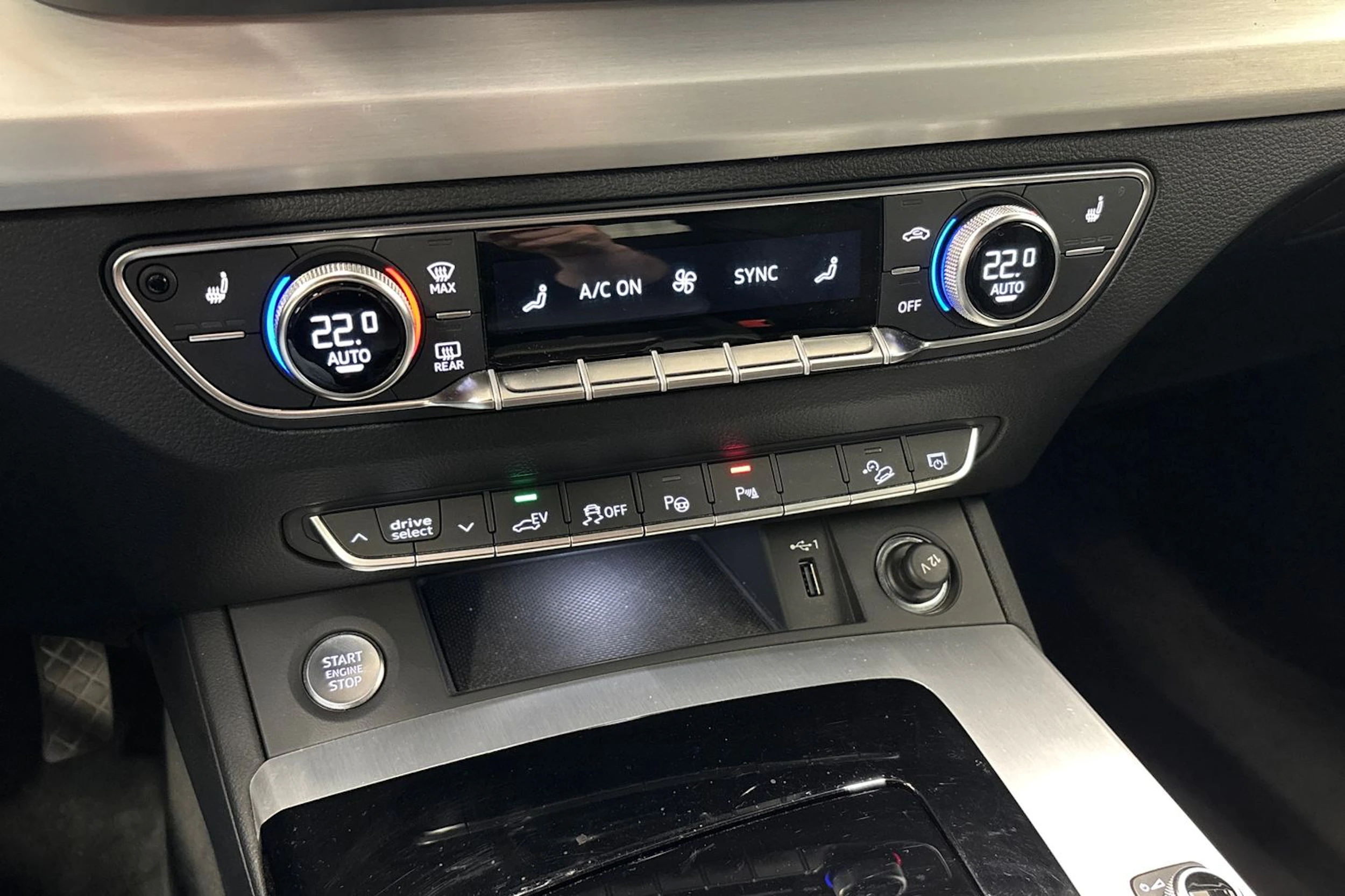 musta Audi Q5 2023 kuva 28.