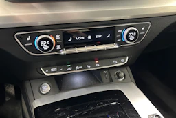 musta Audi Q5 2023 kuva 28.