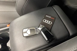 musta Audi Q5 2023 kuva 30.
