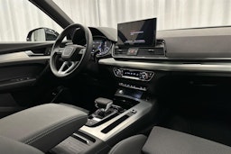 musta Audi Q5 2024 kuva 7.