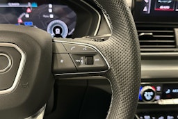 musta Audi Q5 2024 kuva 10.