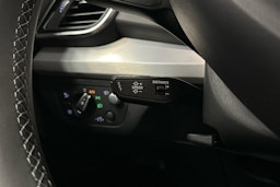 musta Audi Q5 2024 kuva 11.