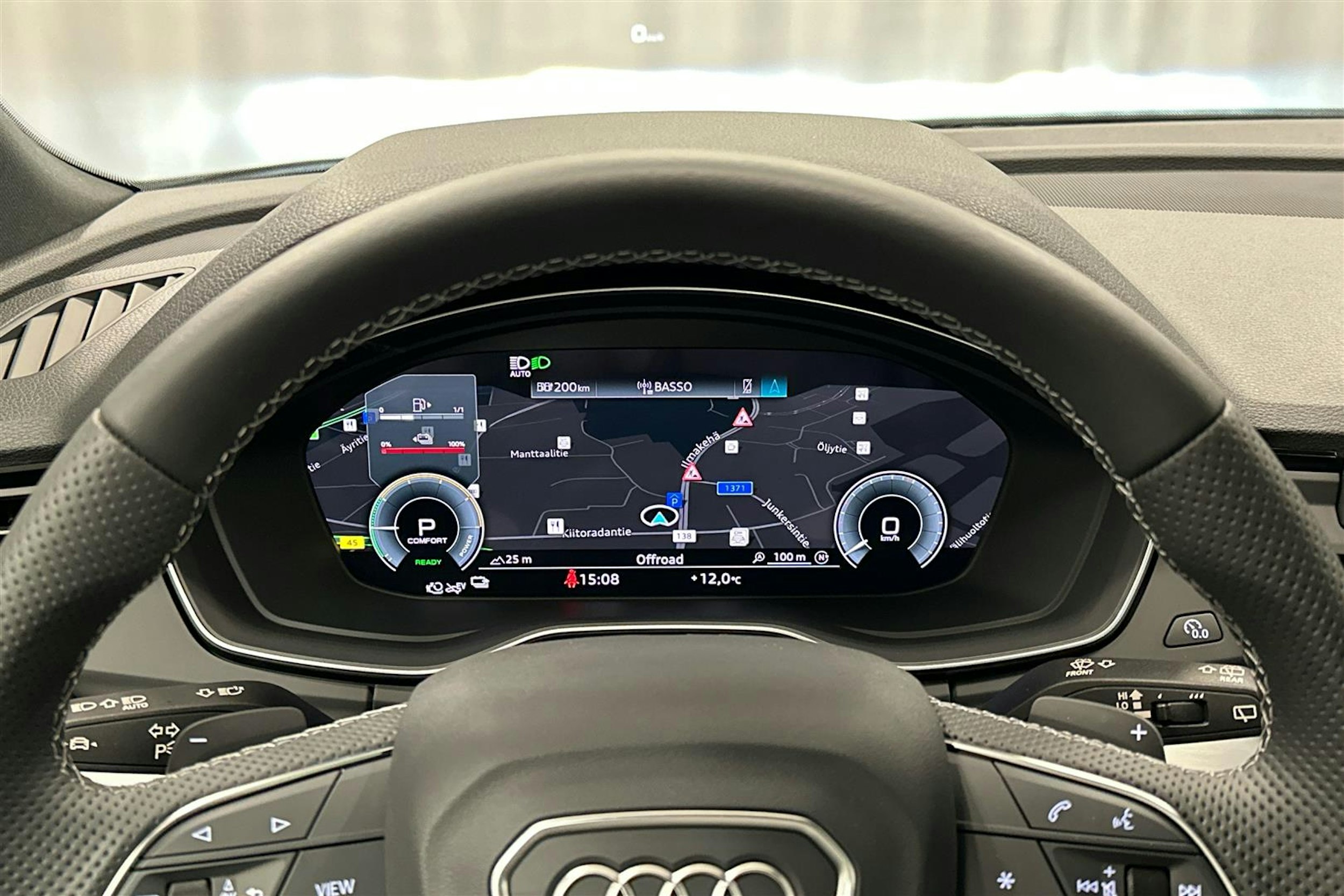 musta Audi Q5 2024 kuva 12.