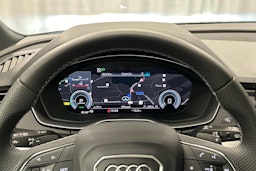 musta Audi Q5 2024 kuva 12.