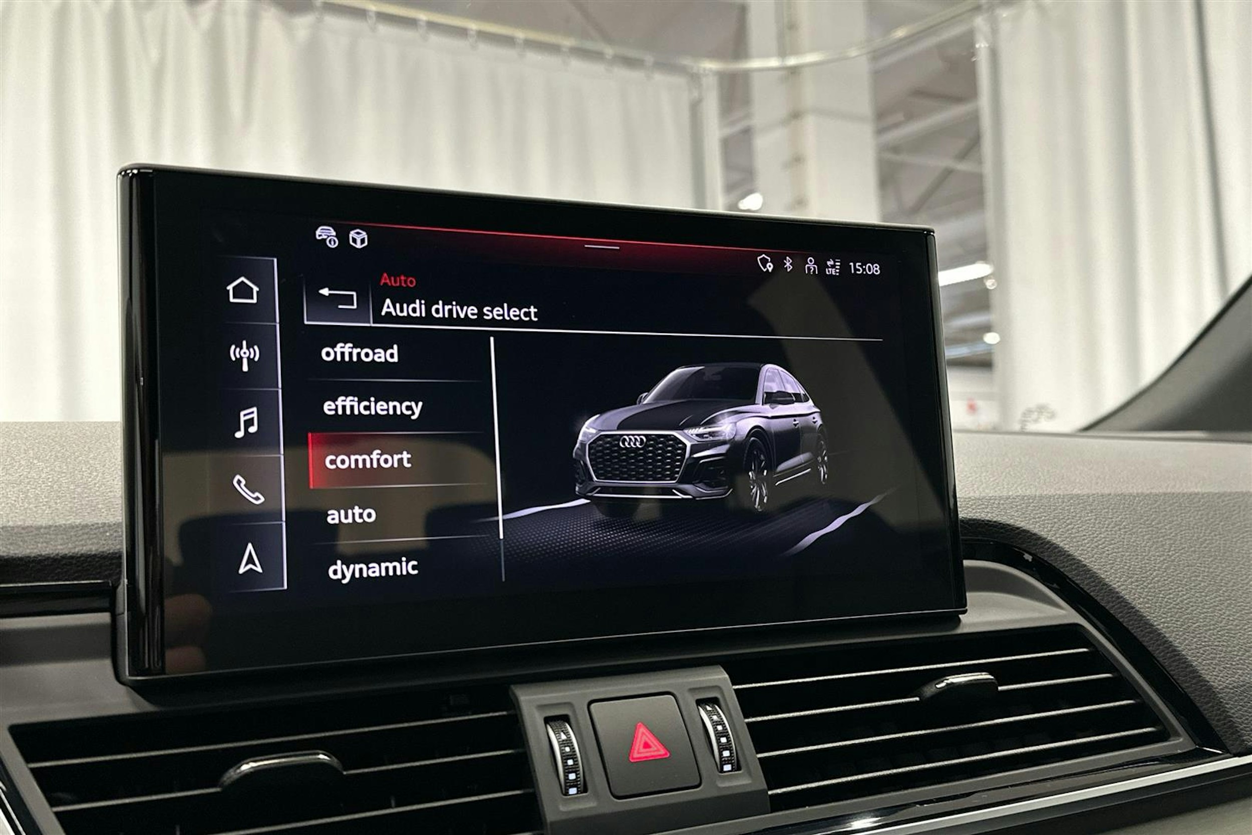 musta Audi Q5 2024 kuva 16.