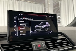 musta Audi Q5 2024 kuva 16.