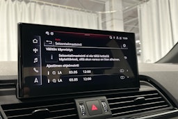 musta Audi Q5 2024 kuva 17.
