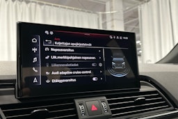 musta Audi Q5 2024 kuva 18.