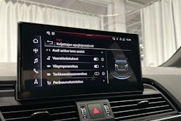 musta Audi Q5 2024 kuva 20.
