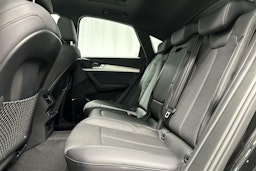 musta Audi Q5 2024 kuva 25.