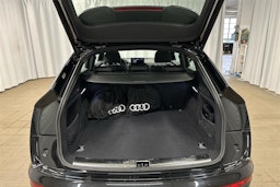 musta Audi Q5 2024 kuva 27.