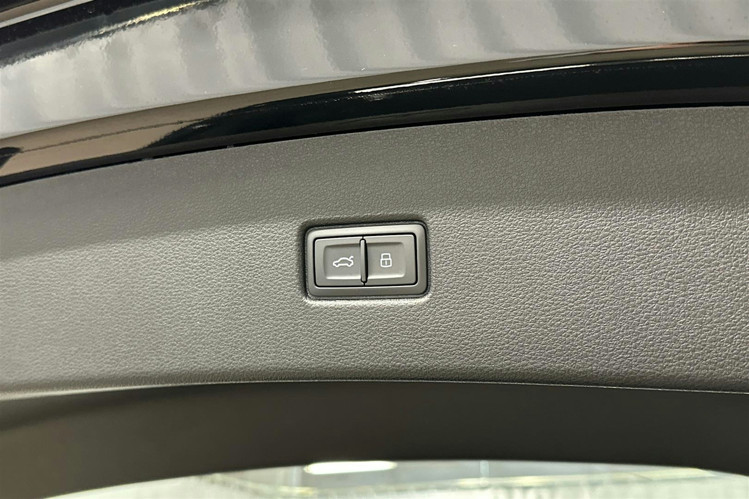 musta Audi Q5 2024 kuva 28.