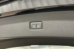musta Audi Q5 2024 kuva 28.