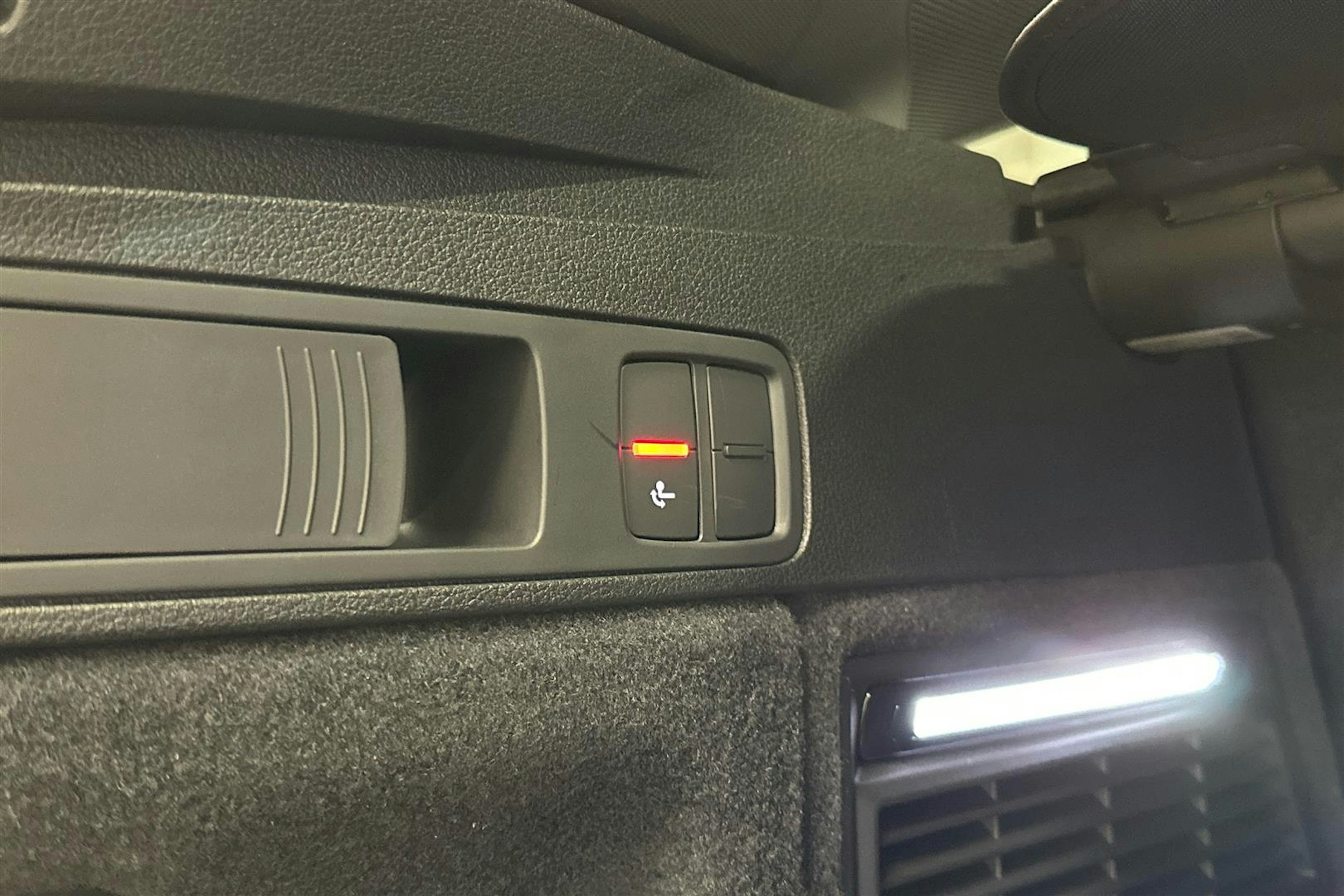 musta Audi Q5 2024 kuva 29.