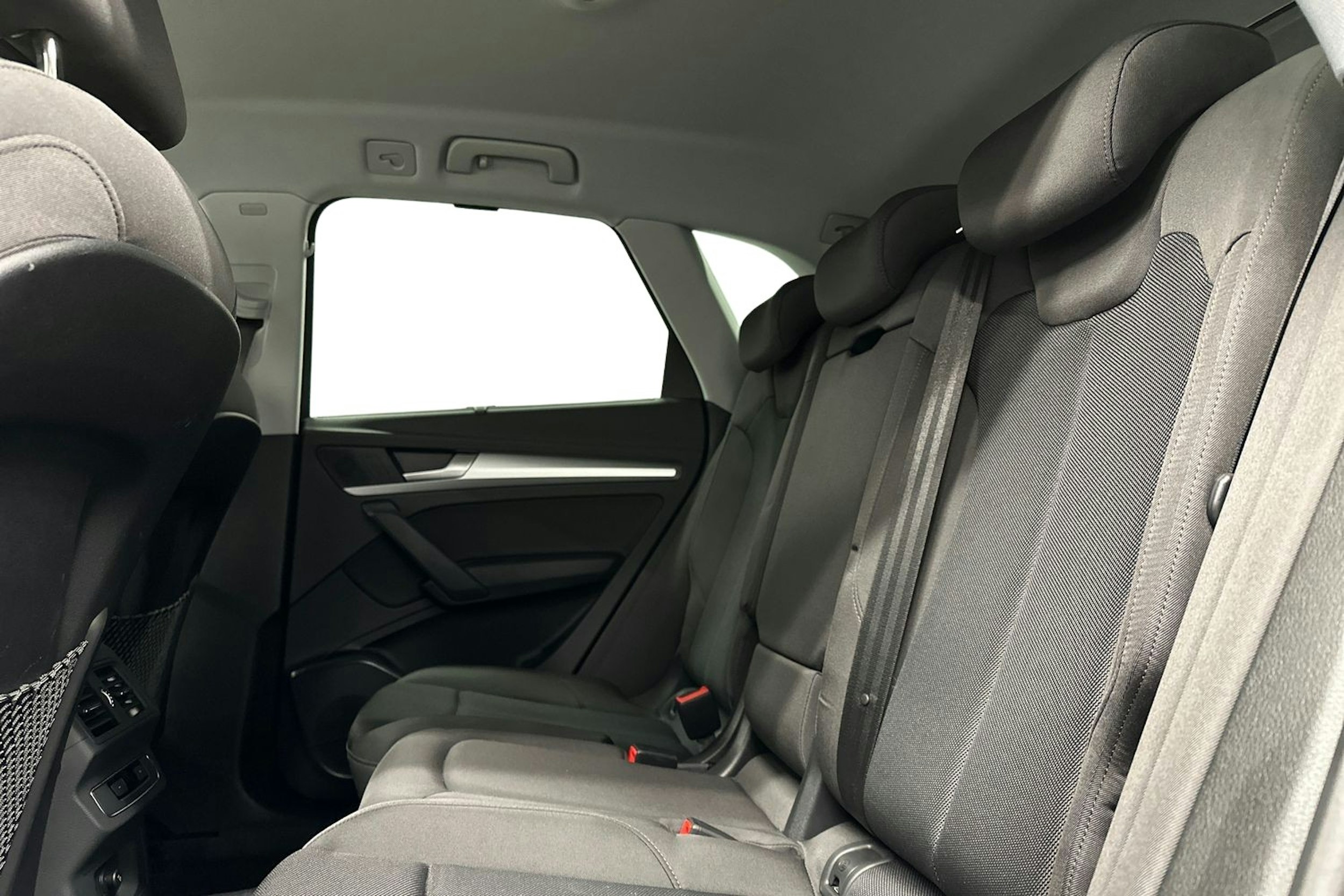 harmaa Audi Q5 2024 kuva 10.