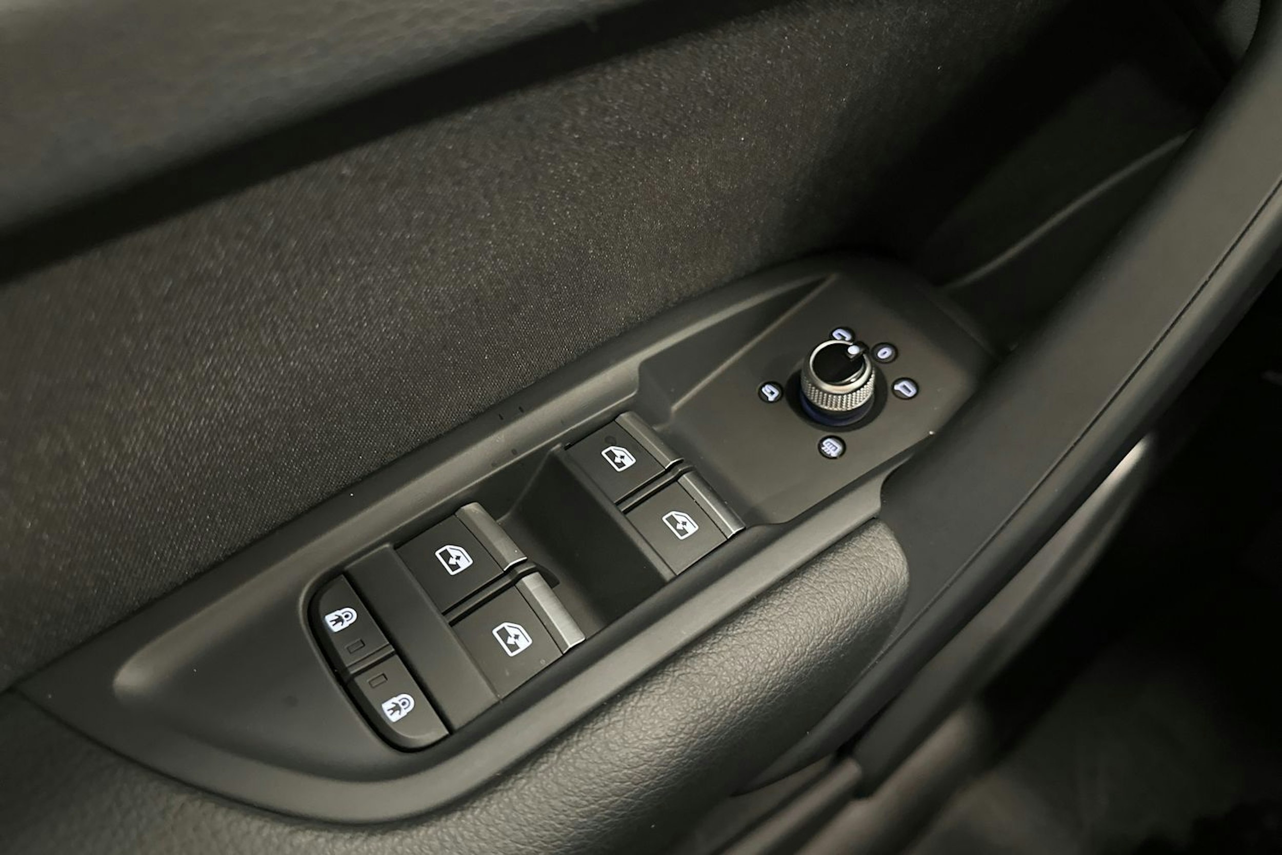 harmaa Audi Q5 2024 kuva 18.