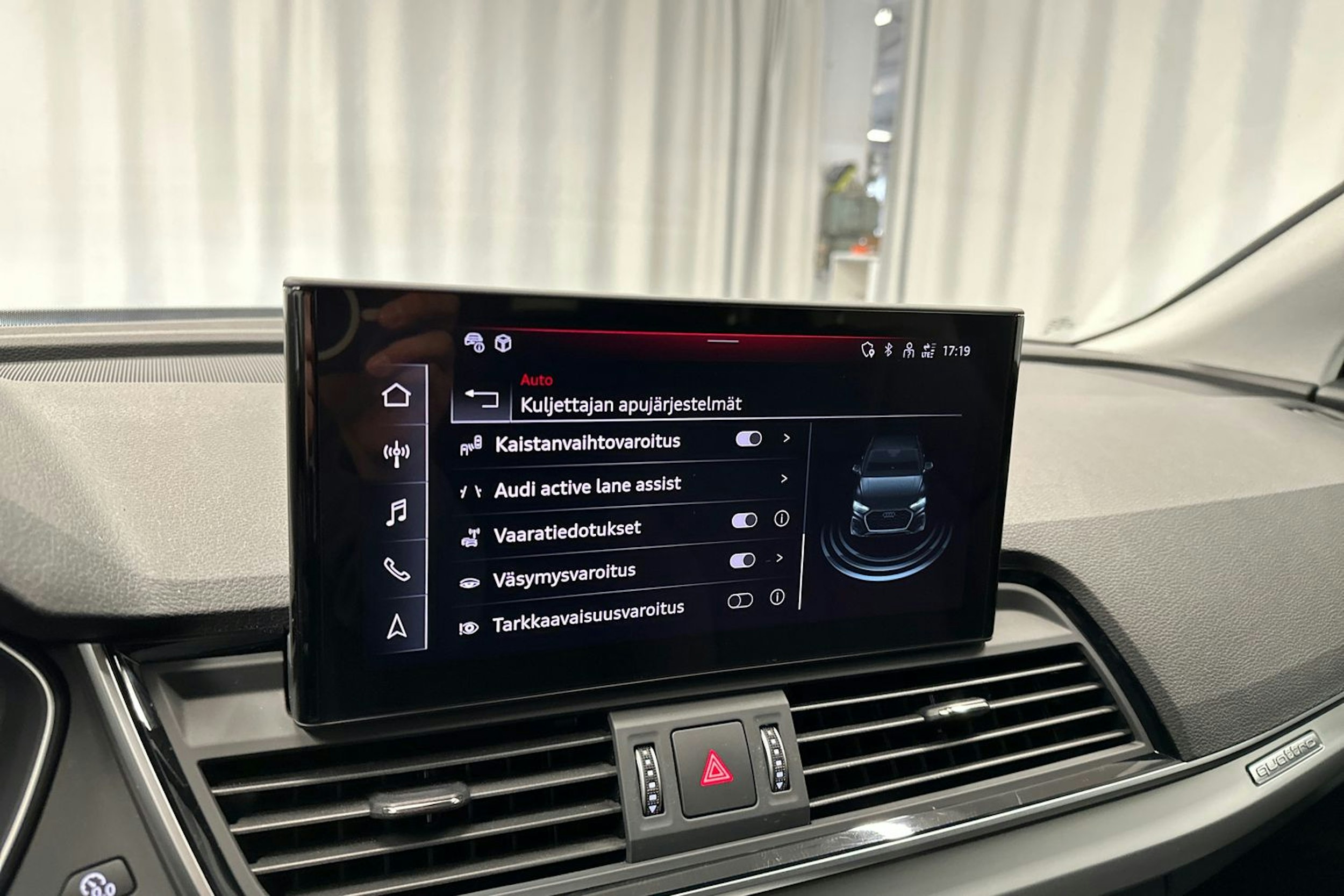 harmaa Audi Q5 2024 kuva 24.