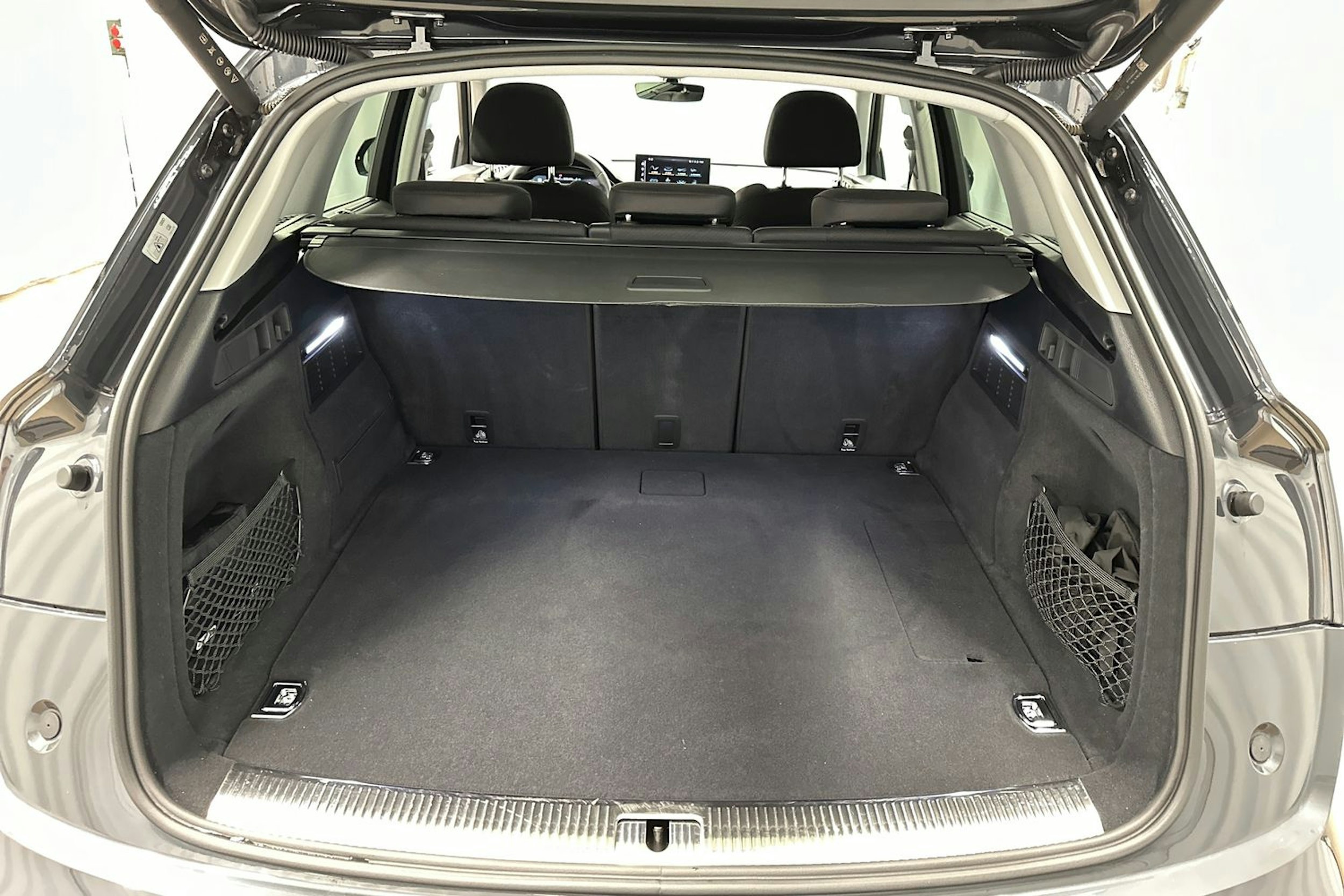 harmaa Audi Q5 2024 kuva 29.