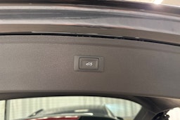 harmaa Audi Q5 2024 kuva 30.
