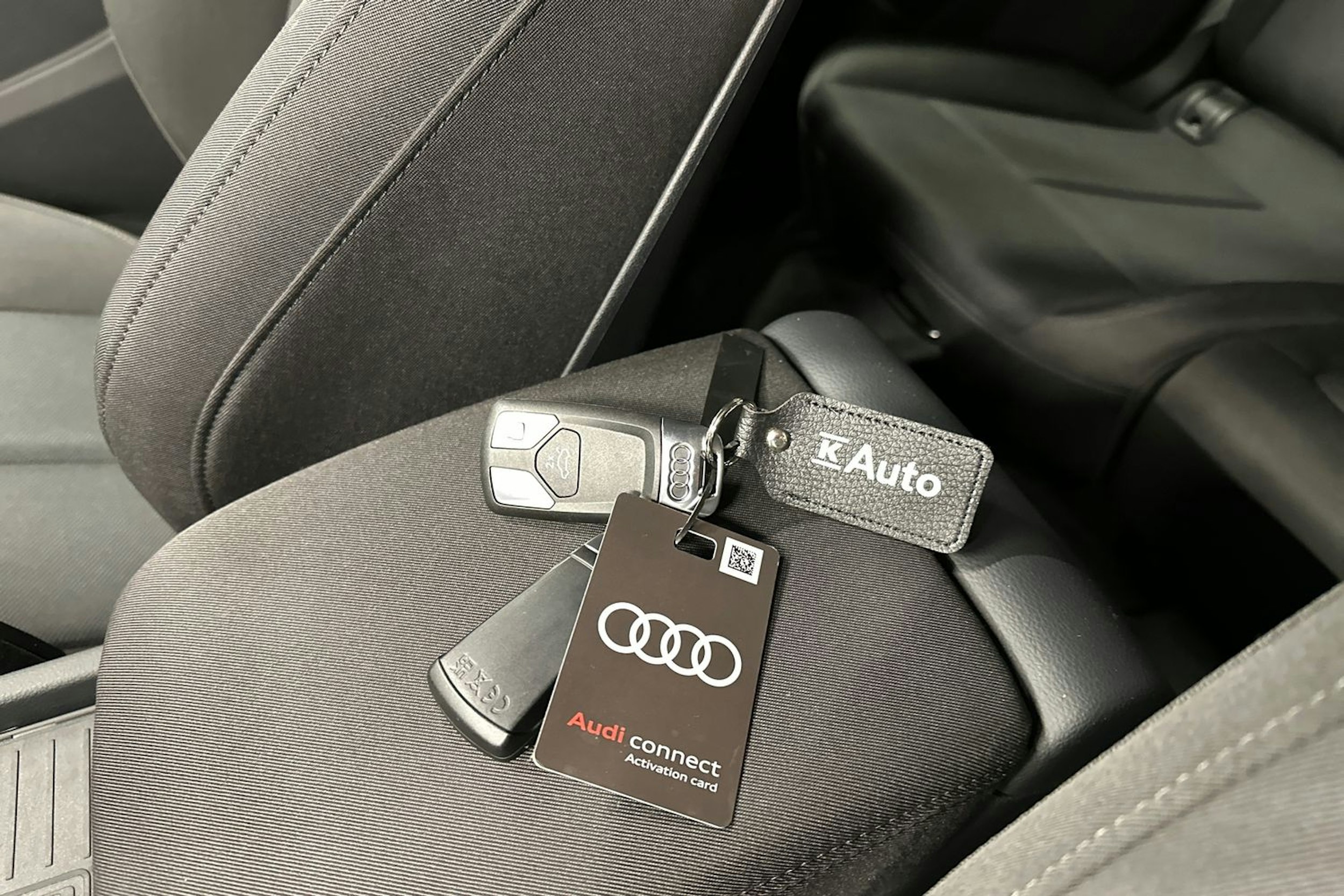 harmaa Audi Q5 2024 kuva 32.
