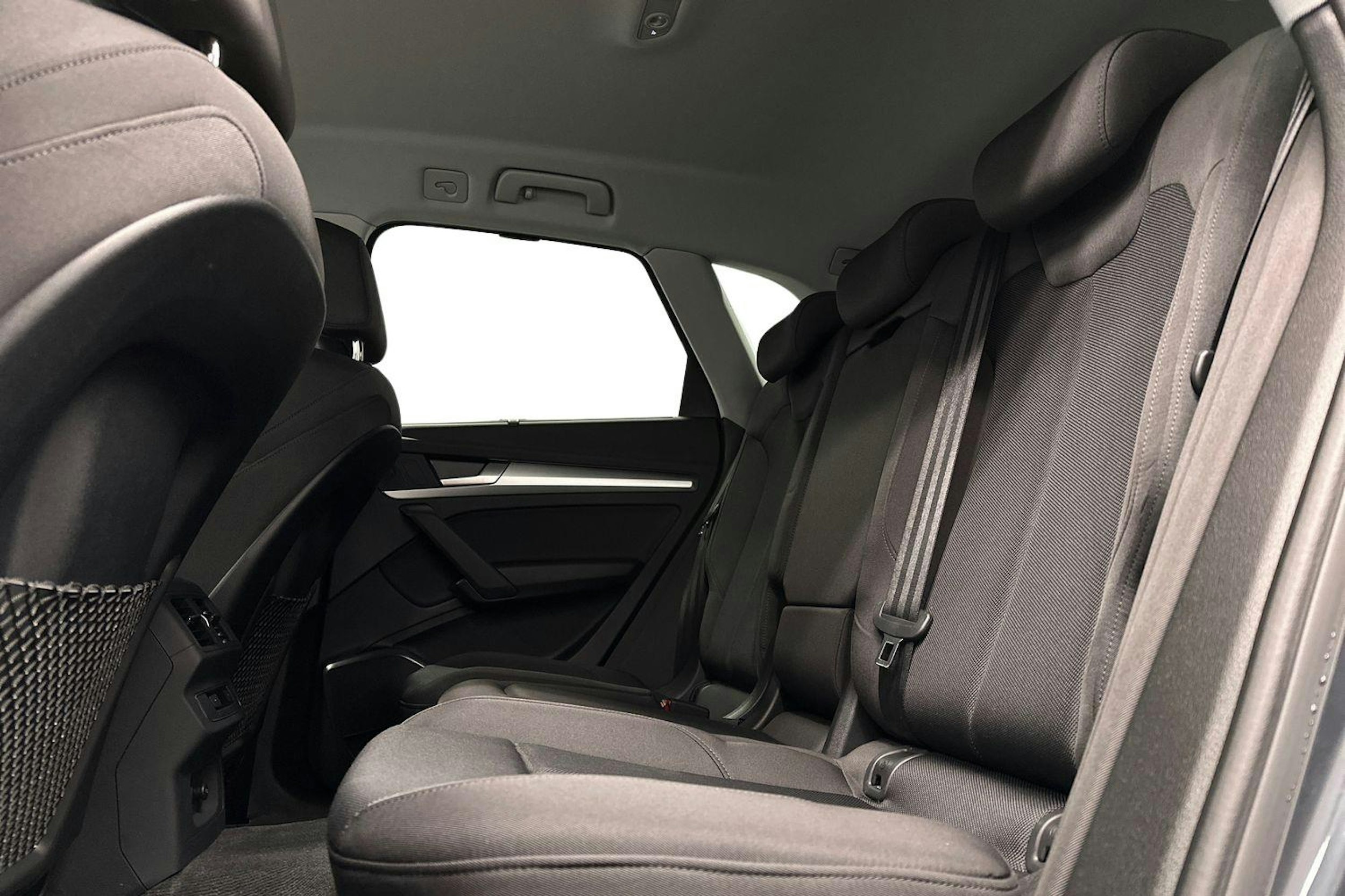 harmaa Audi Q5 2024 kuva 8.
