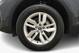 harmaa Audi Q5 2024 kuva 9.