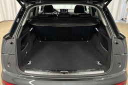 harmaa Audi Q5 2024 kuva 12.