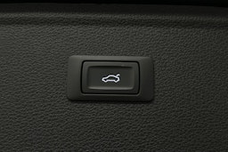 harmaa Audi Q5 2024 kuva 13.