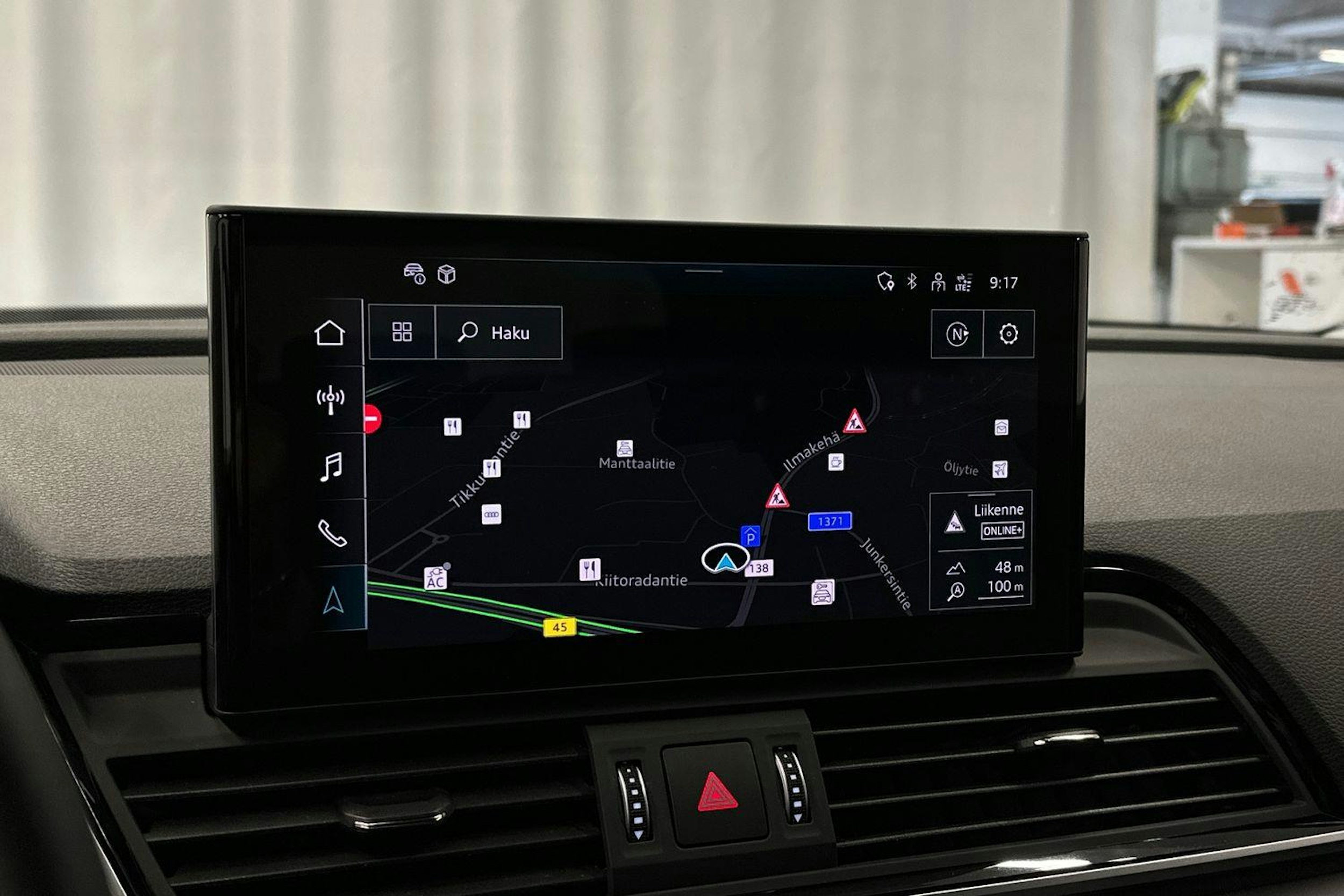 harmaa Audi Q5 2024 kuva 19.