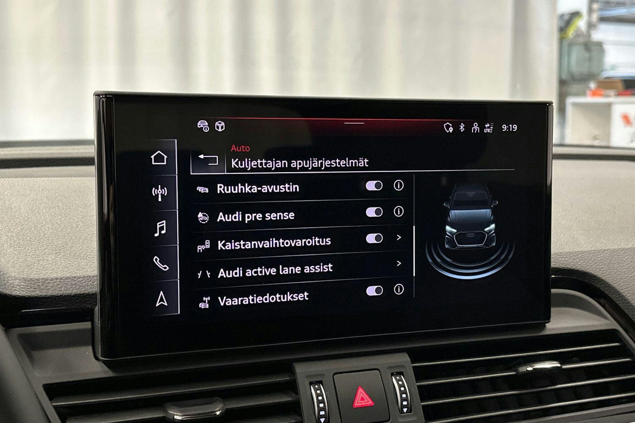 harmaa Audi Q5 2024 kuva 23.