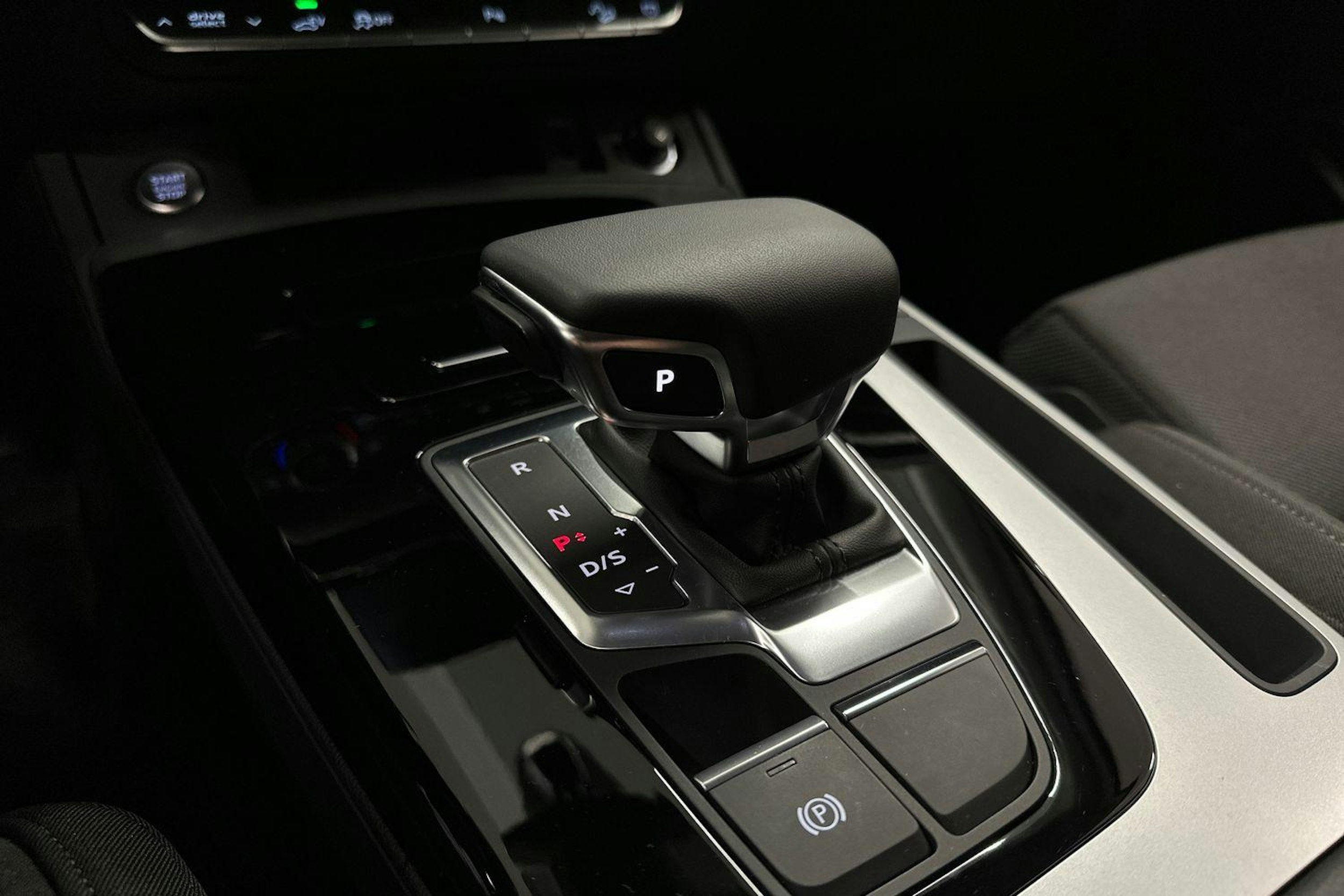 harmaa Audi Q5 2024 kuva 27.