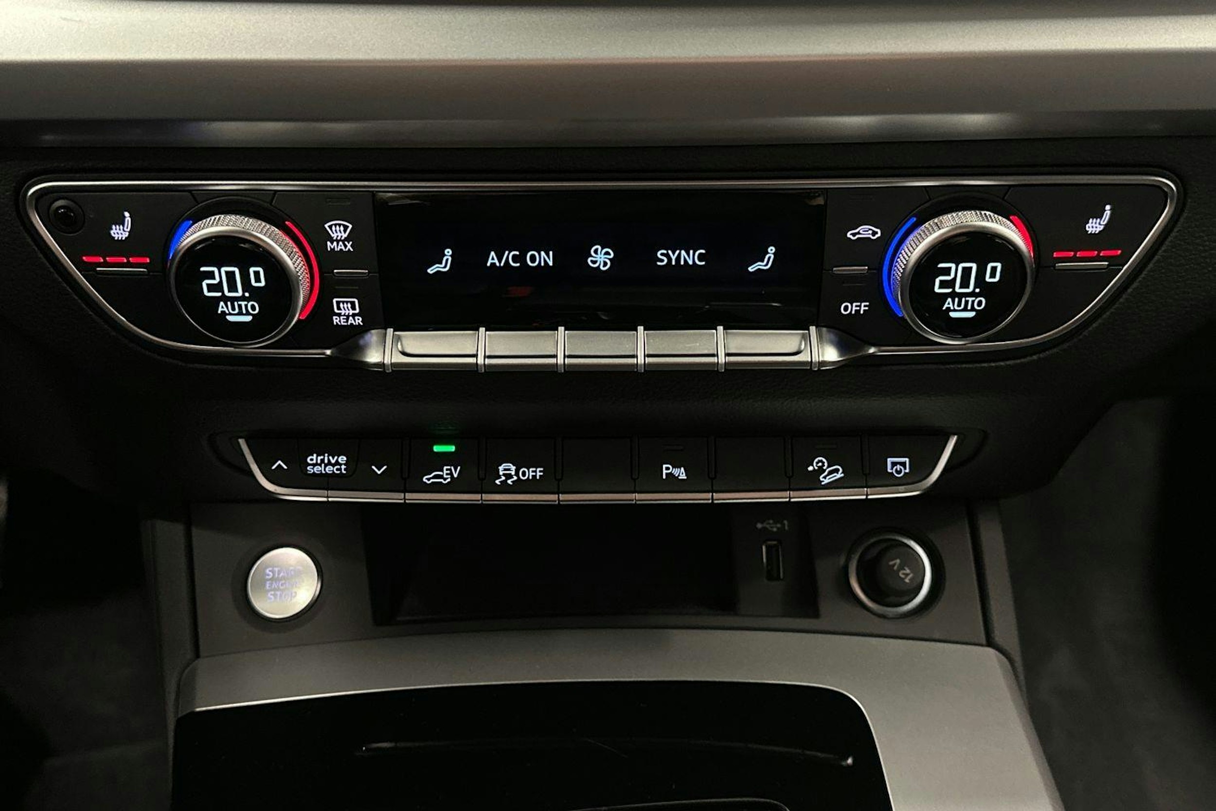harmaa Audi Q5 2024 kuva 28.