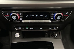 harmaa Audi Q5 2024 kuva 28.