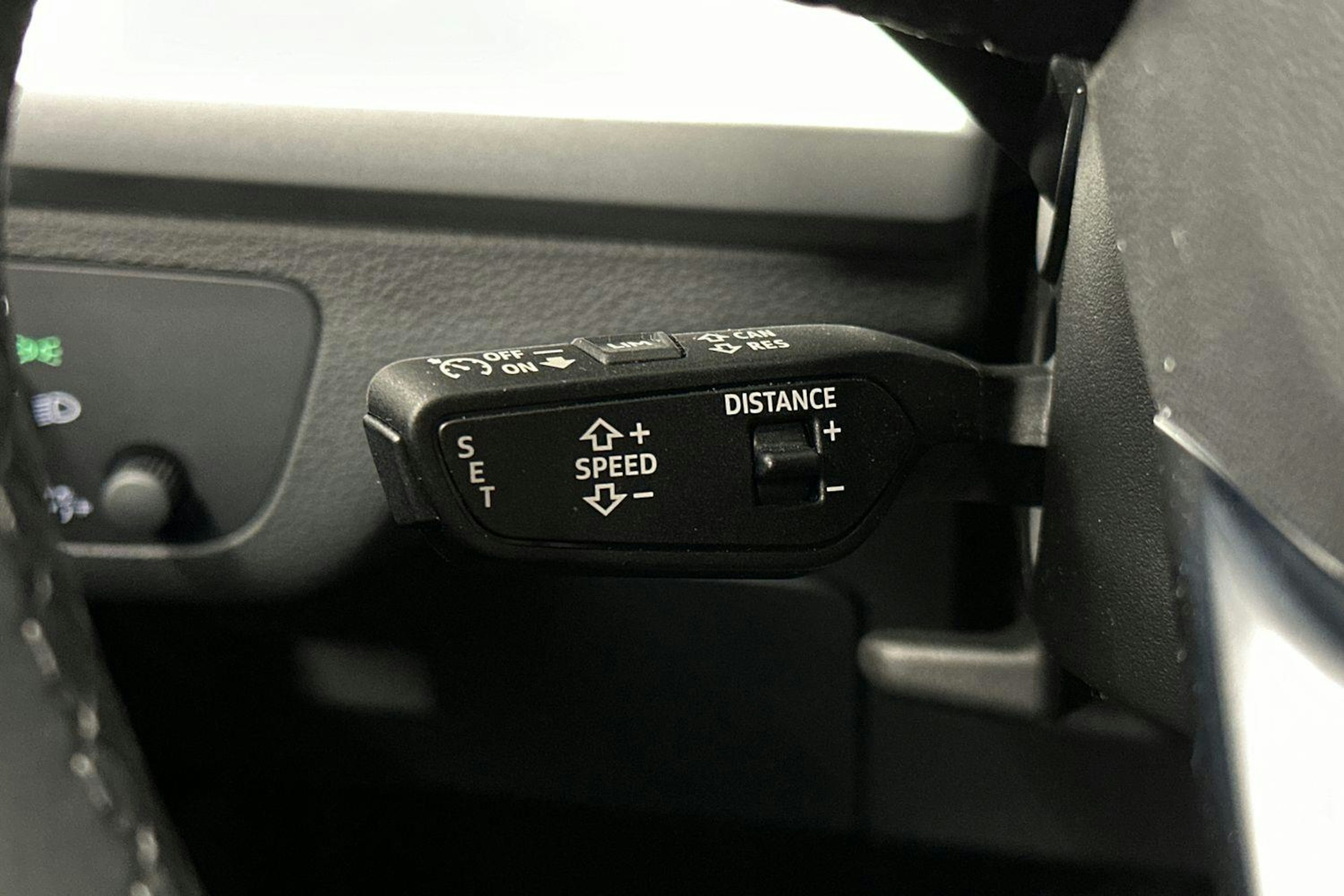 harmaa Audi Q5 2024 kuva 30.