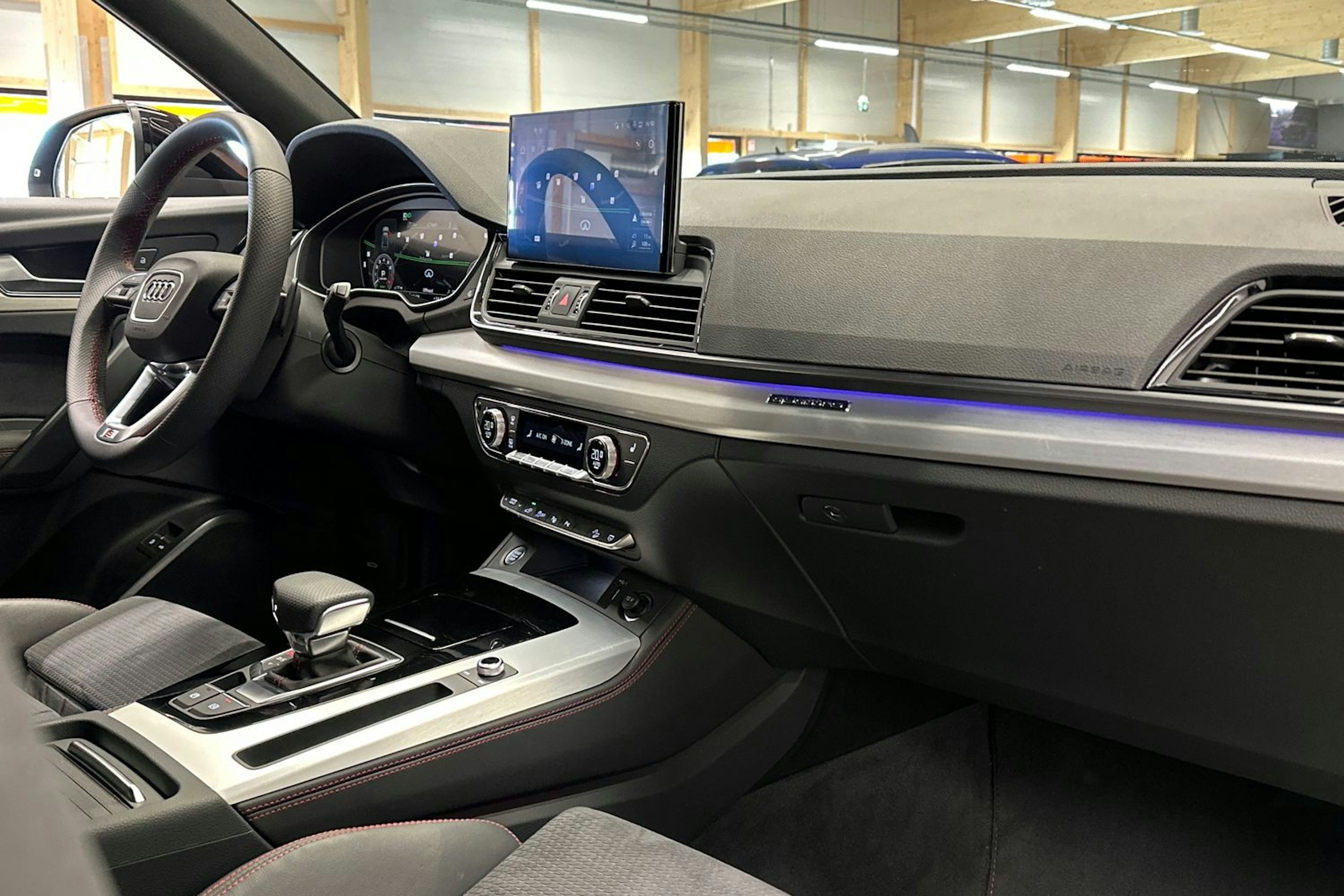 Audi Q5 2024 kuva 8.
