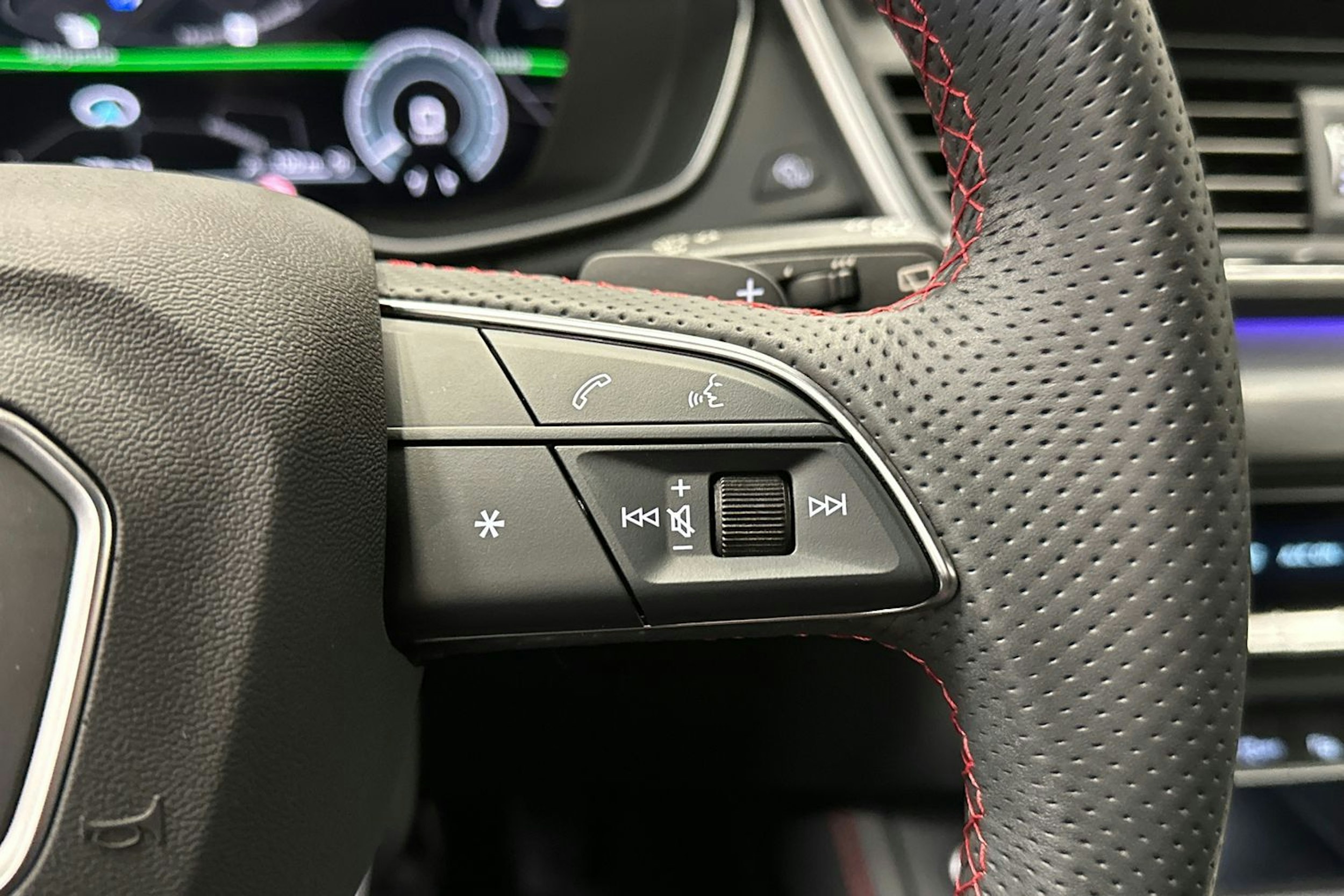 Audi Q5 2024 kuva 34.
