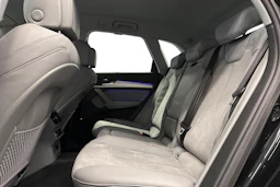 musta Audi Q5 2024 kuva 8.