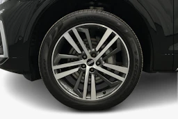 musta Audi Q5 2024 kuva 9.