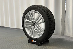 musta Audi Q5 2024 kuva 10.