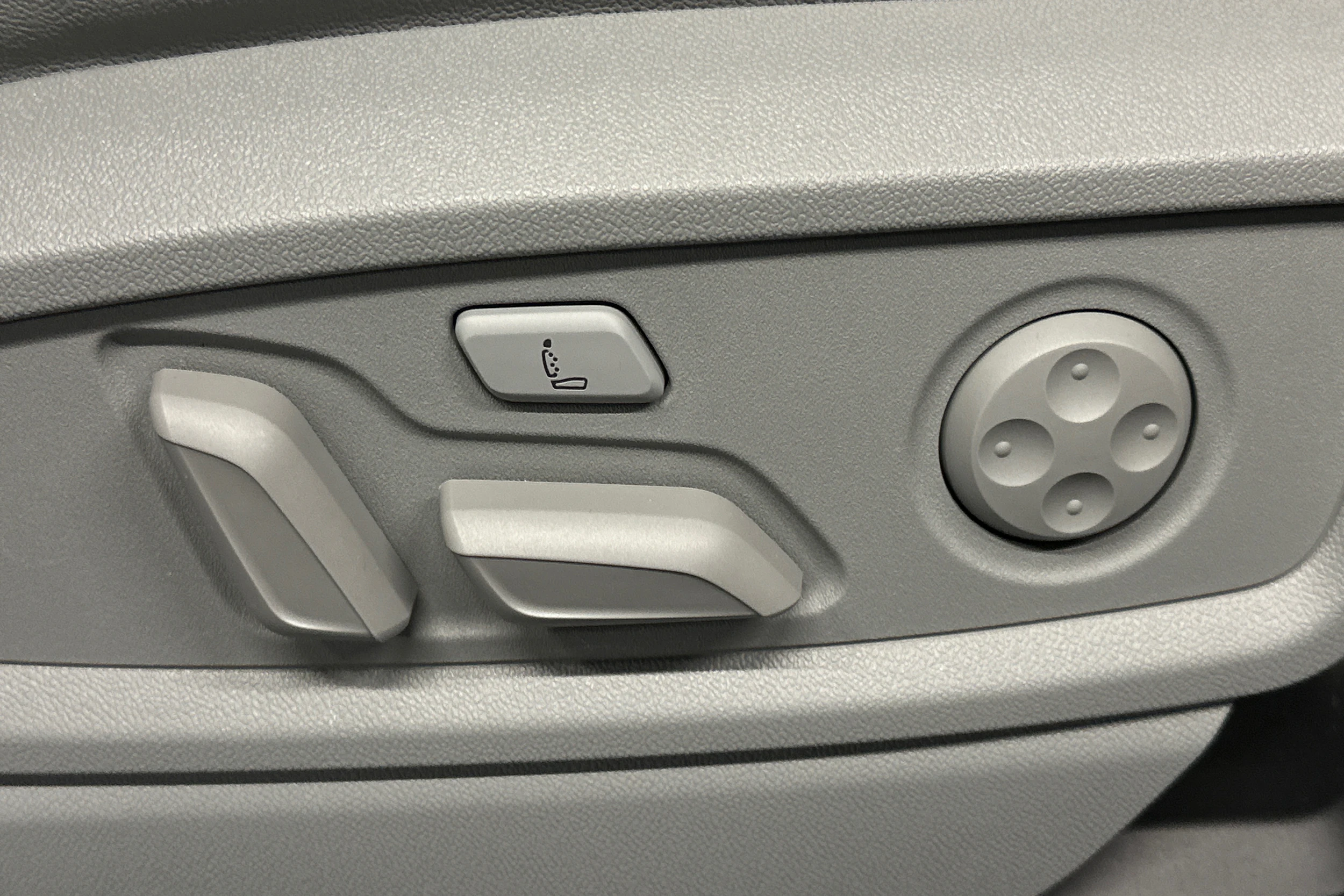 musta Audi Q5 2024 kuva 17.