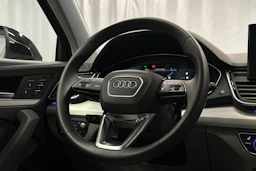 musta Audi Q5 2024 kuva 18.