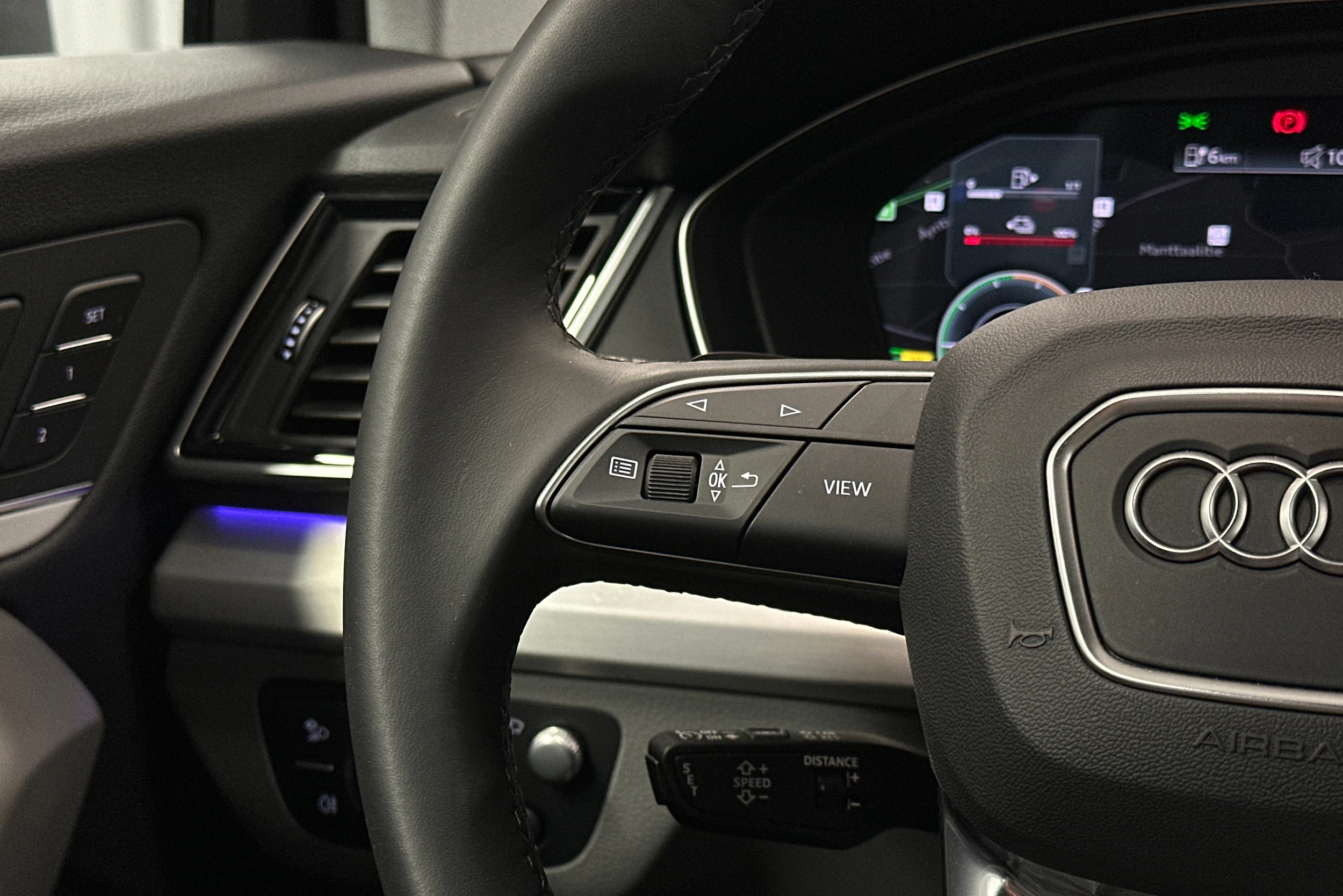 musta Audi Q5 2024 kuva 19.