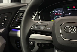 musta Audi Q5 2024 kuva 19.