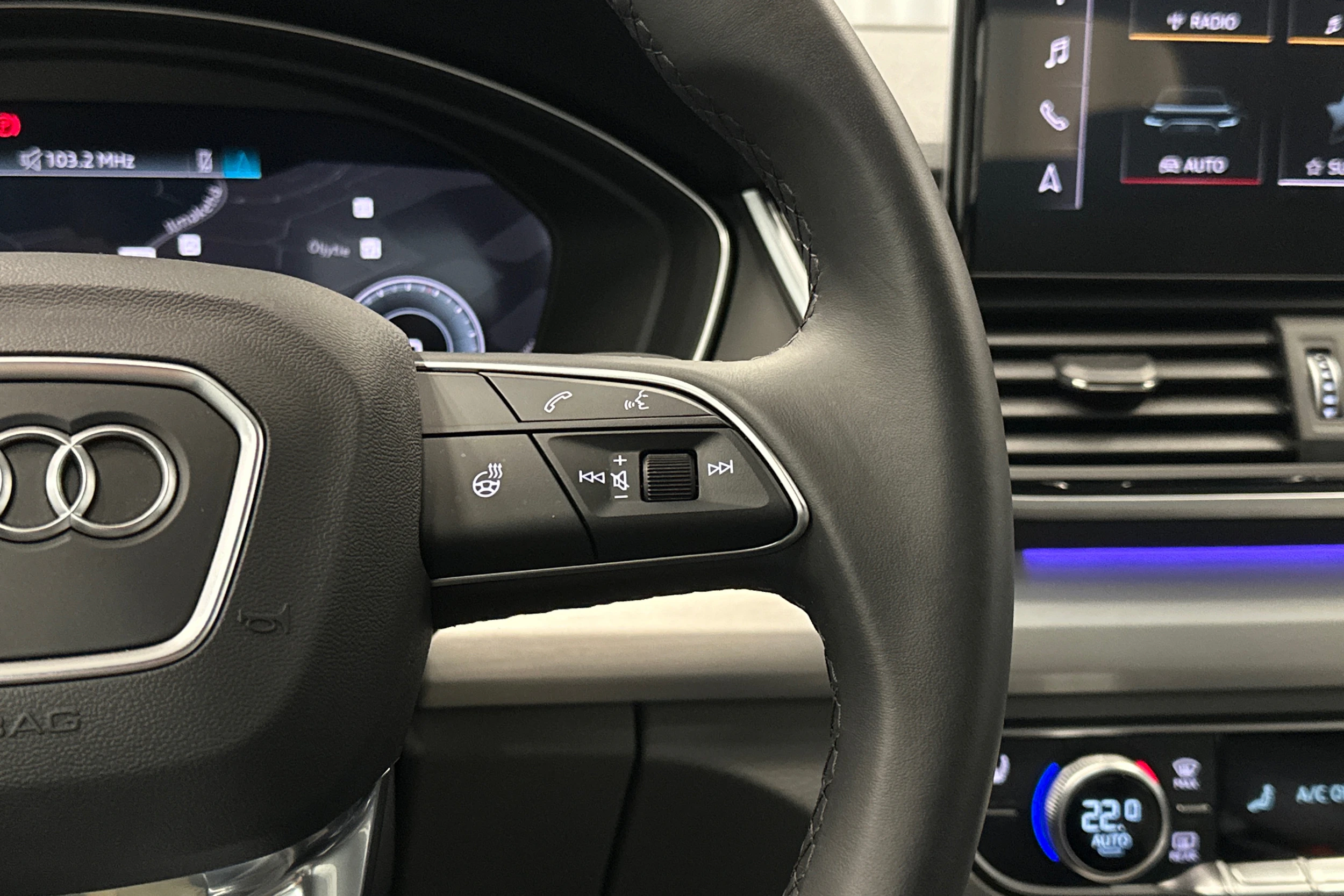 musta Audi Q5 2024 kuva 20.