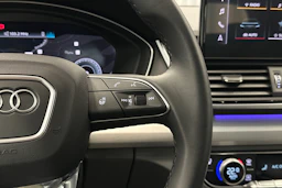 musta Audi Q5 2024 kuva 20.