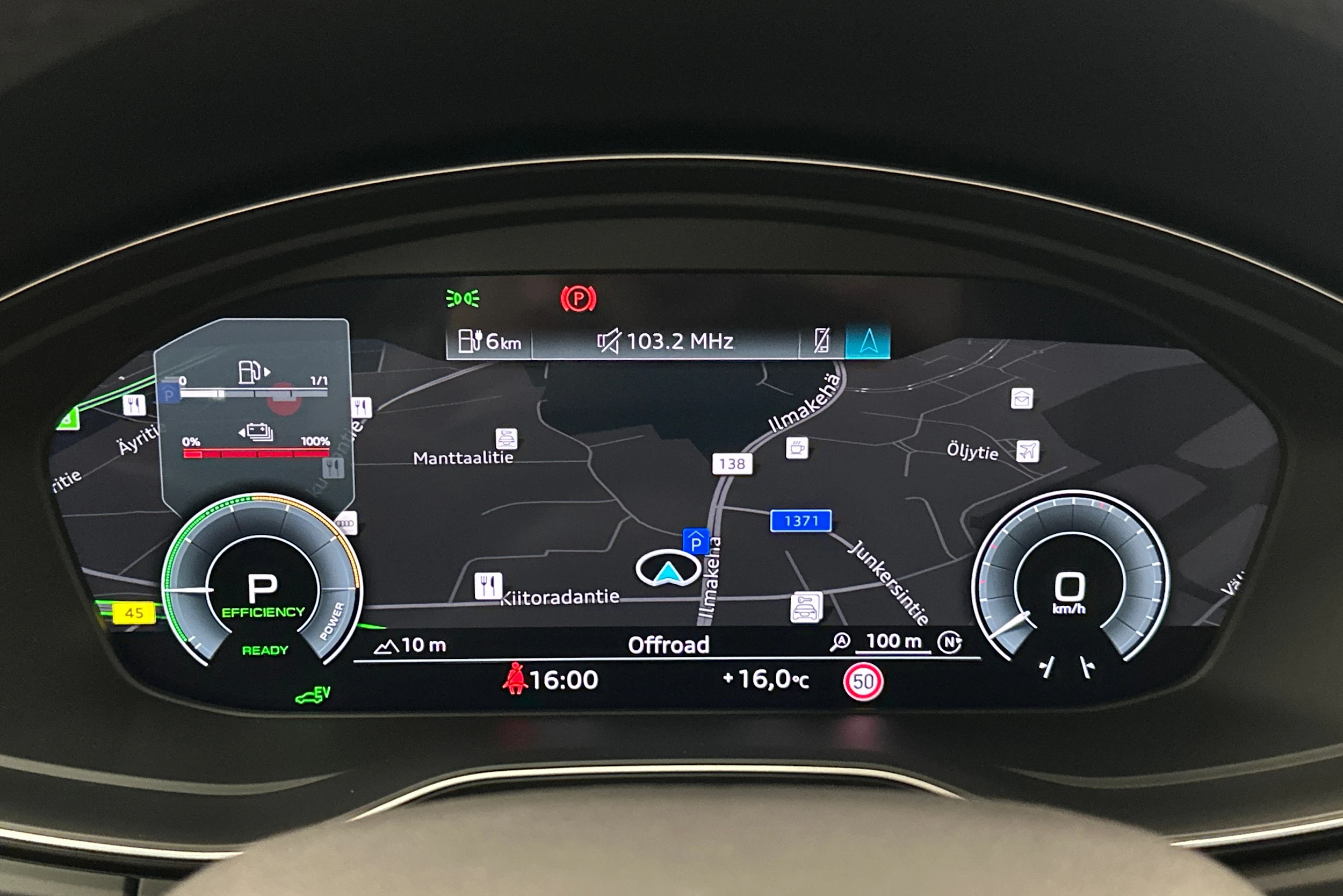 musta Audi Q5 2024 kuva 22.