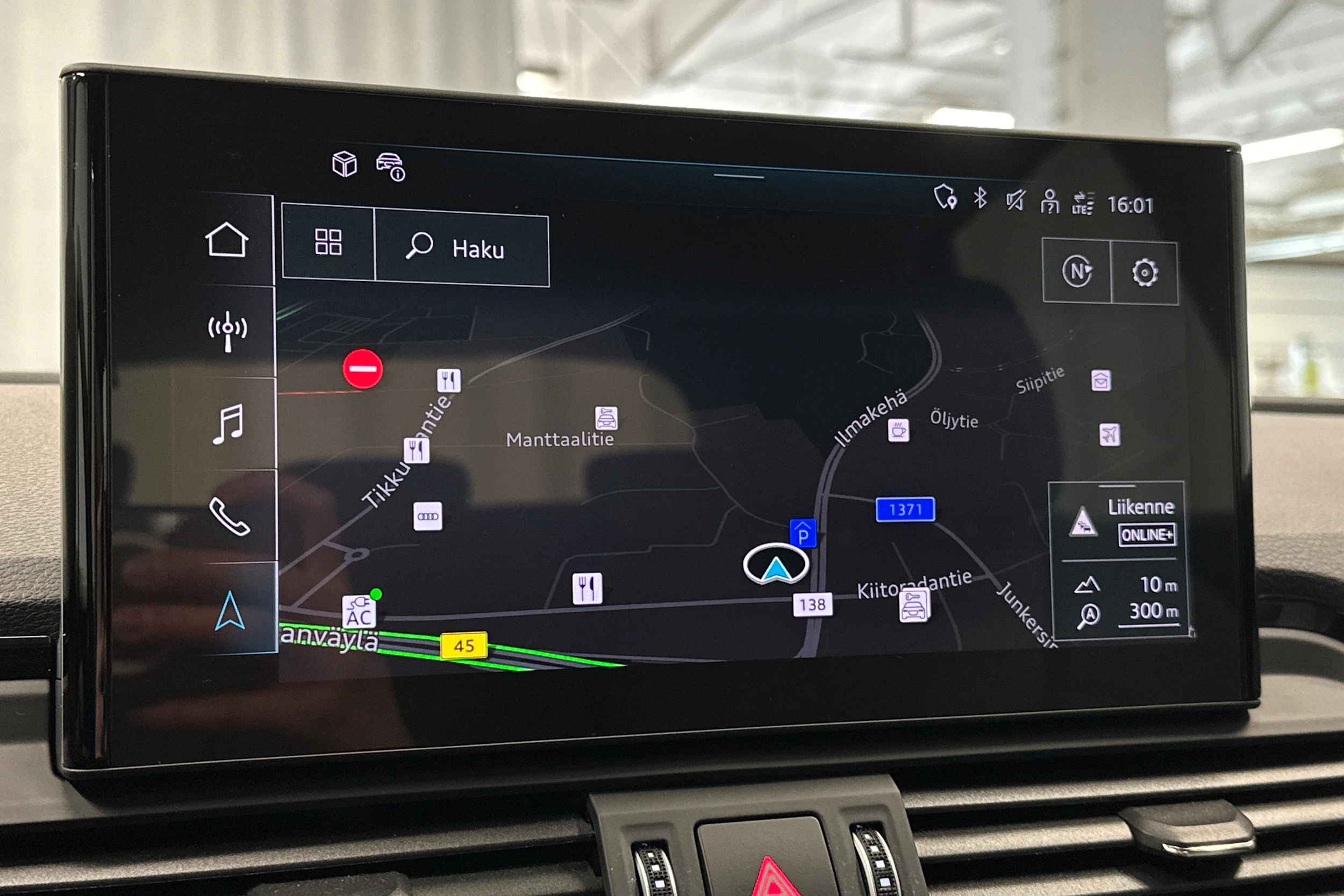 musta Audi Q5 2024 kuva 24.