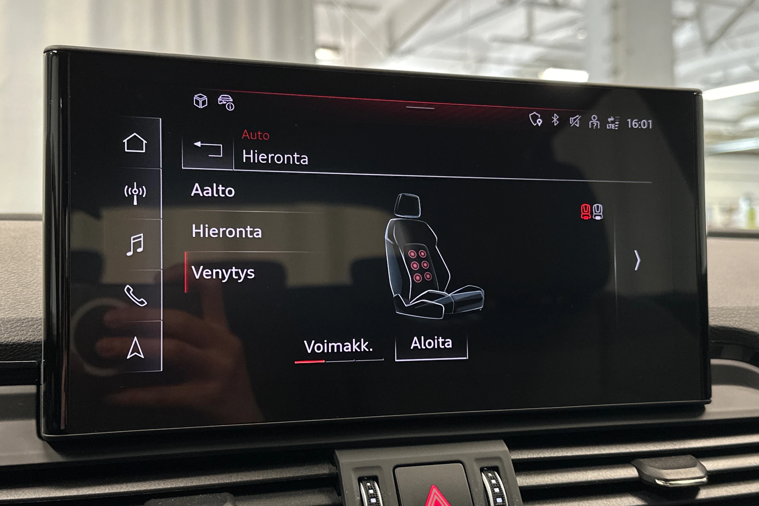 musta Audi Q5 2024 kuva 25.