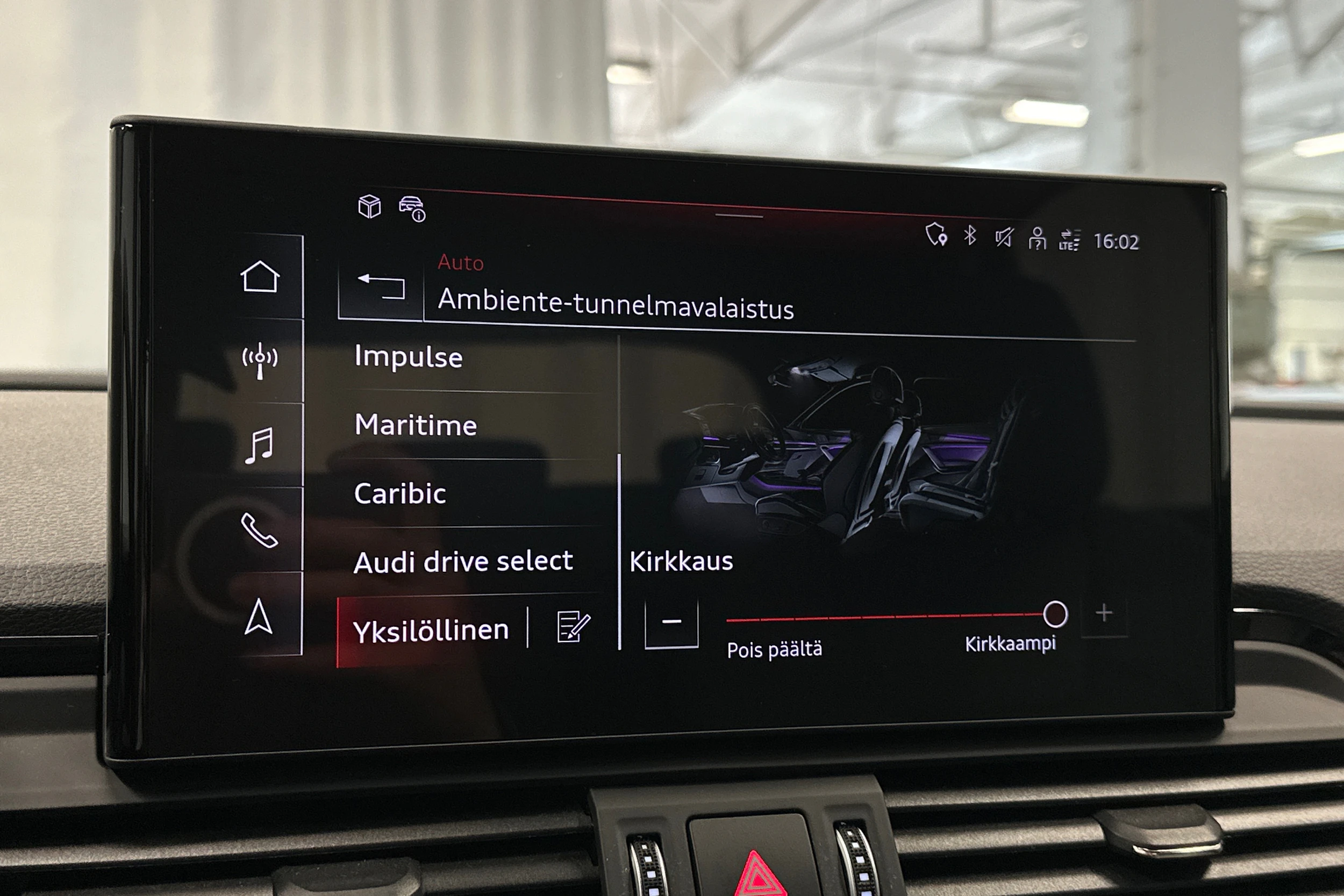 musta Audi Q5 2024 kuva 27.